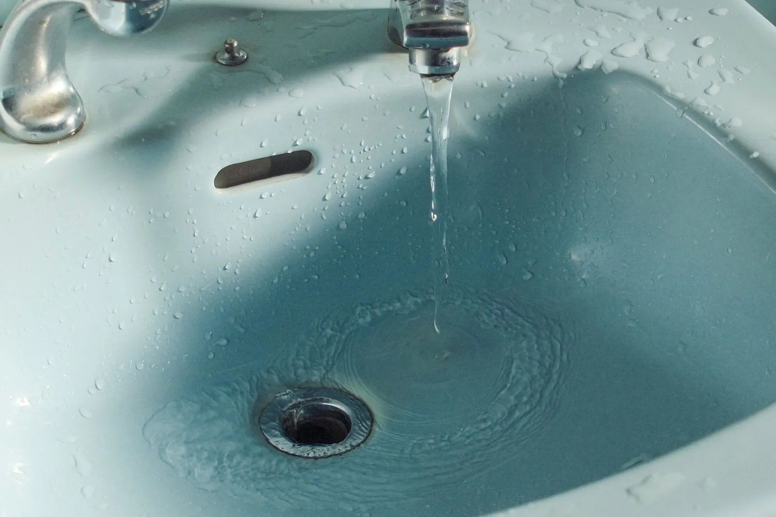 When Should You Call a Drain Cleaner?